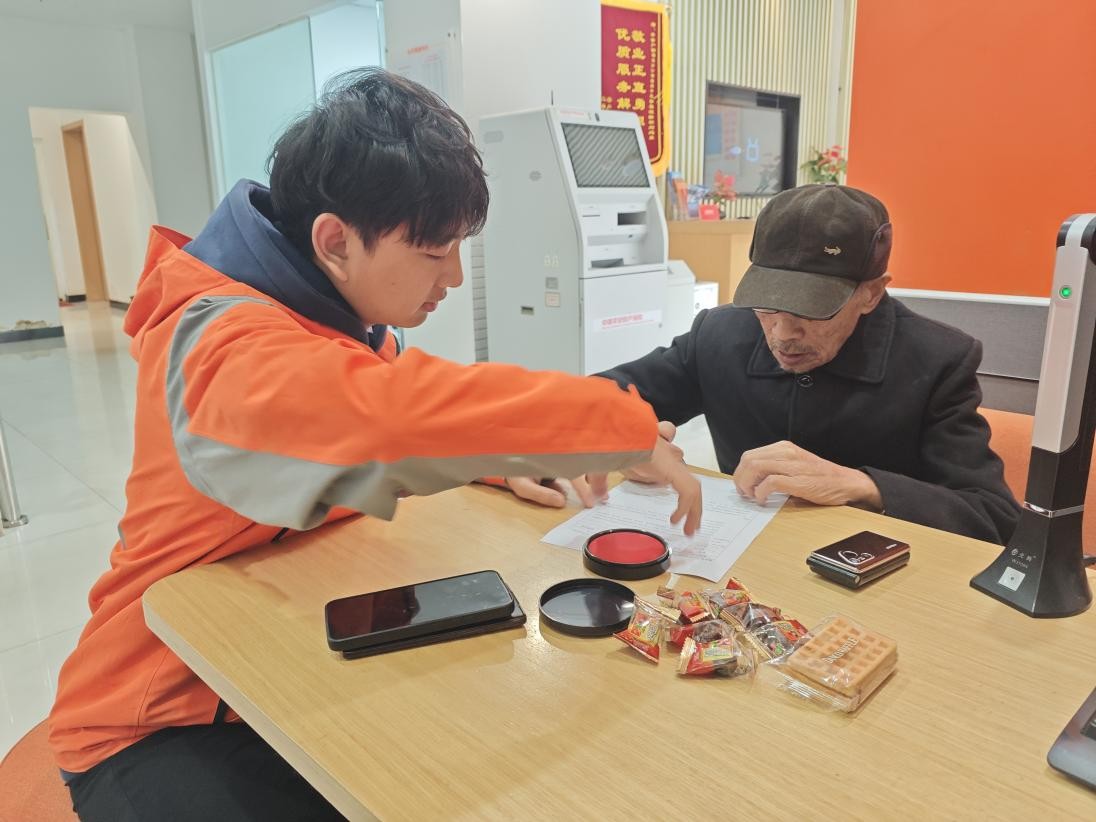 三次垫付+暖心陪办！平安产险用“温度”改写高龄理赔体验(1)