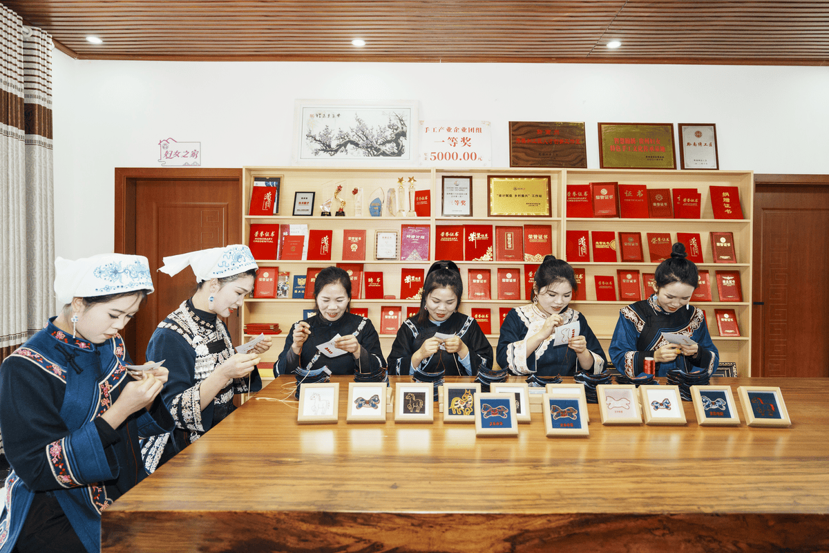 圆绣娘新年愿望 助非遗马尾绣技艺传承 京东超市投入近300万加码母婴爱心行动(1)