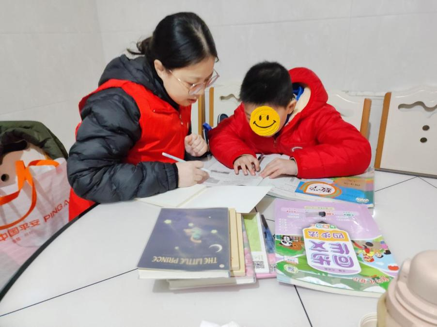 陪伴式助学,平安志愿者入户关注留守儿童成长(1) 陪伴式助学,平安志愿者入户关注留守儿童成长(1)