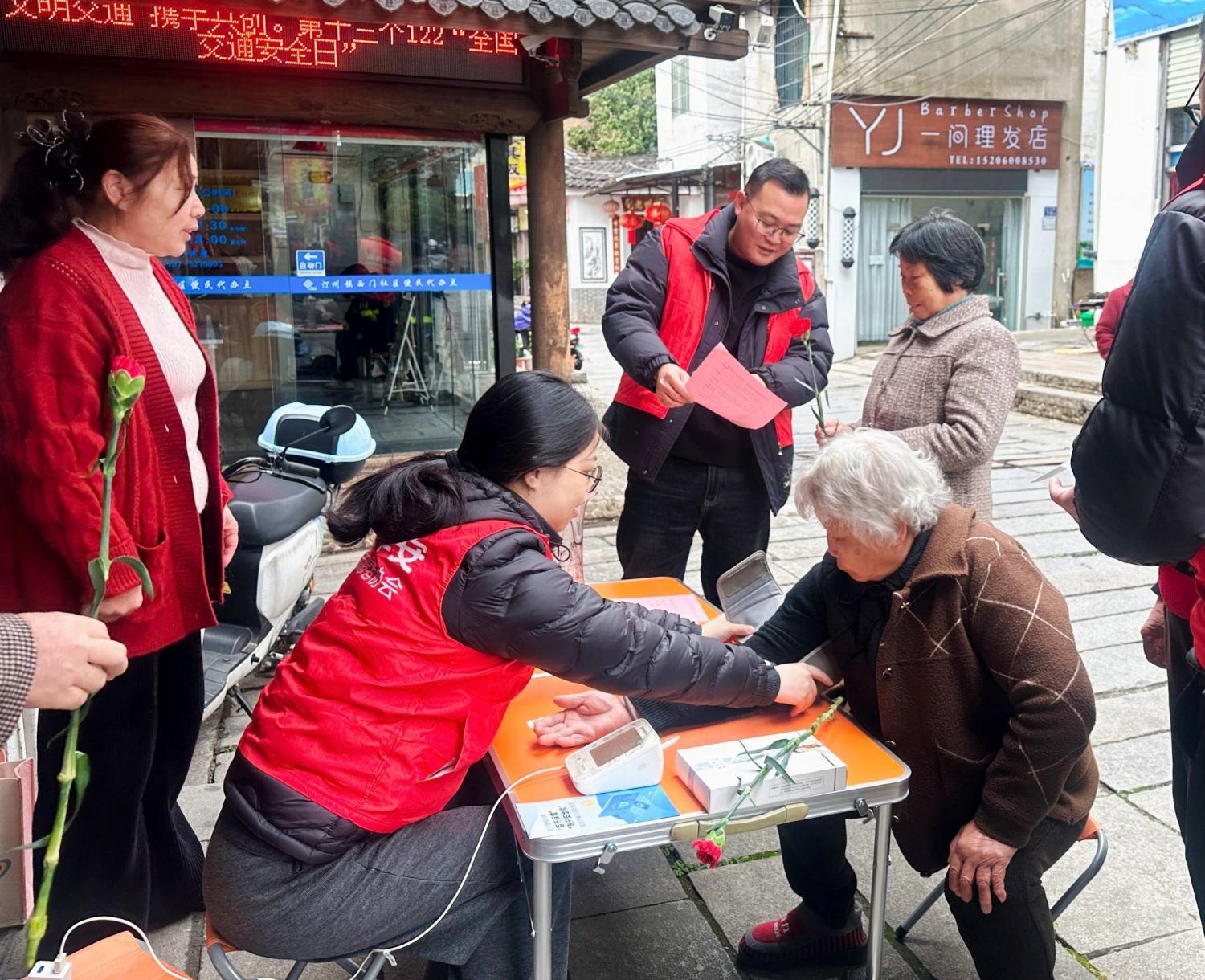锚定适老需求 践行金融为民 平安产险福建分公司多维守护“银发安康”(6) 锚定适老需求 践行金融为民 平安产险福建分公司多维守护“银发安康”(6)