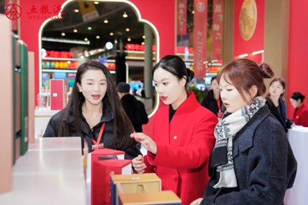 核心产品领跑、创新产品热销，五粮液春节动销超预期！(5)