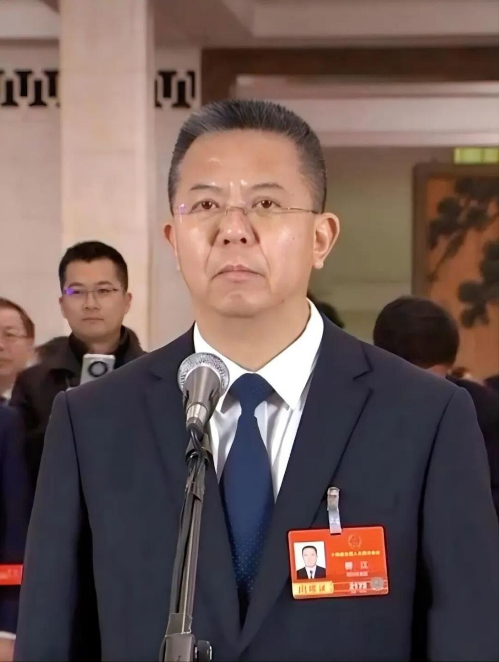 全国人大代表,长虹控股集团党委书记、董事长柳江:科技创新最重要的是攻克和掌握核心技术(1) 全国人大代表,长虹控股集团党委书记、董事长柳江:科技创新最重要的是攻克和掌握核心技术(1)